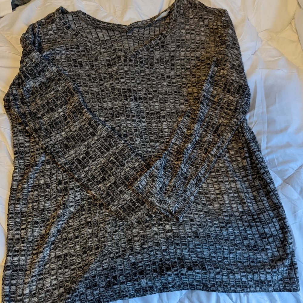 Easel Gray Windowpane Pattern Light Sweater Sz M - image 1